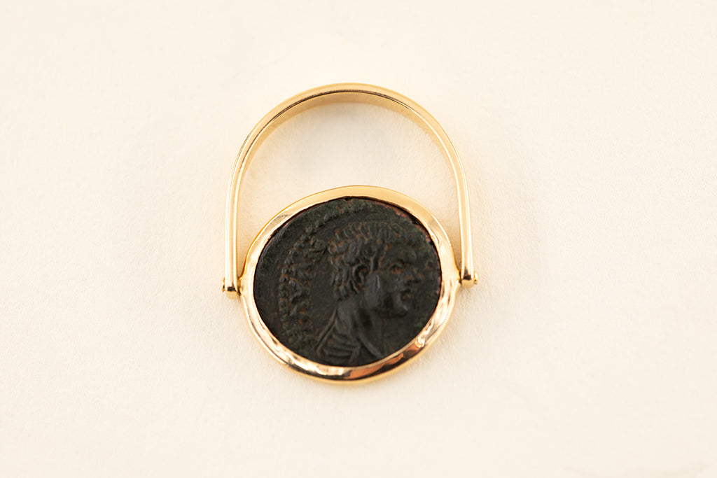 Bague rotative en or 18 carats et pièce de monnaie en Bronze recto - n°21 collection 02 - Marie Starek 