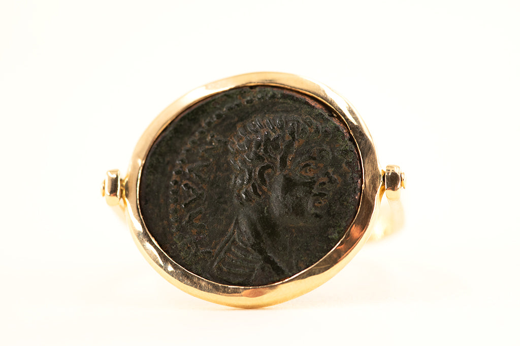 Bague rotative en or 18 carats et pièce de monnaie en Bronze face - n°21 collection 02 - Marie Starek 