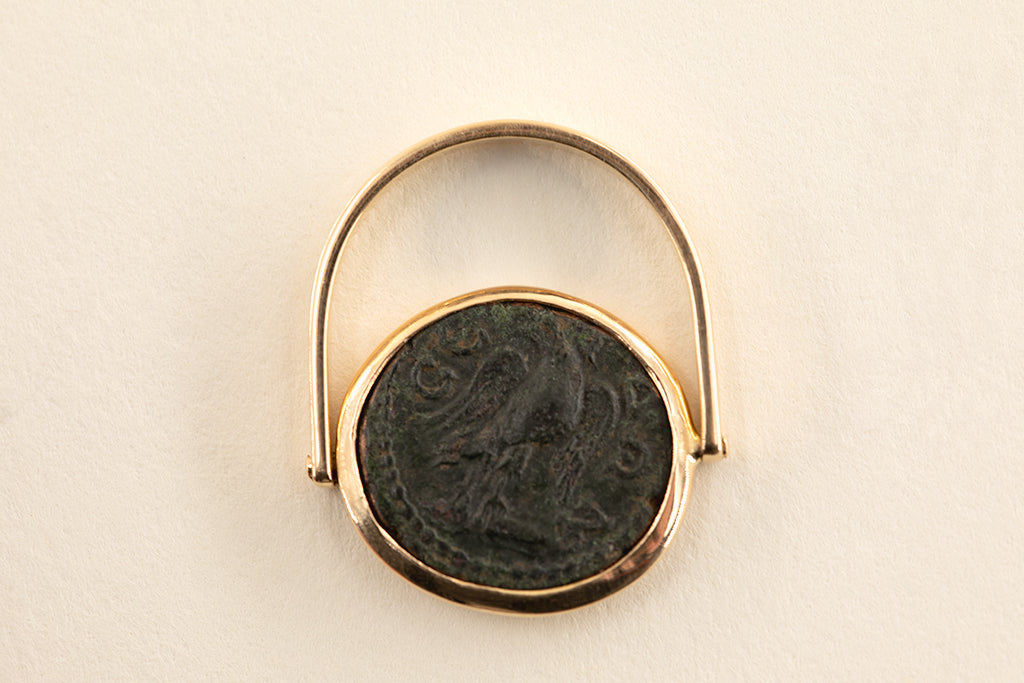 Bague rotative en or 18 carats et pièce de monnaie en Bronze verso - n°21 collection 02 - Marie Starek 